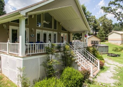 Barefoot Properties | Kentucky Lake Vacation Rentals | Lake Cottage | Lake View | Front Porch Swing
